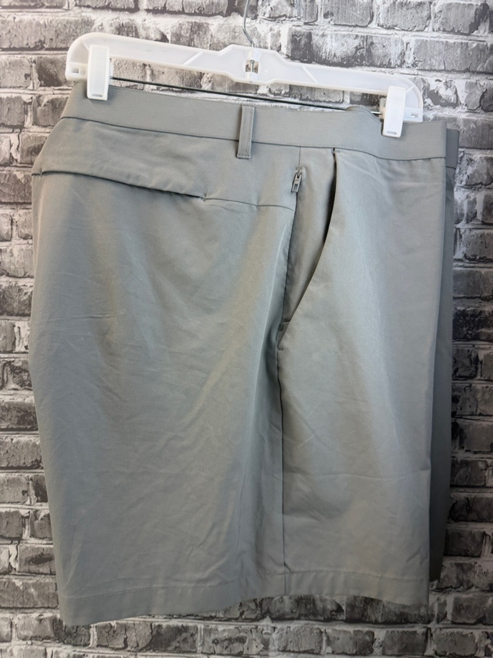 Fabletics Men's‎ Light Gray Golf Shorts - Picture 3 of 7